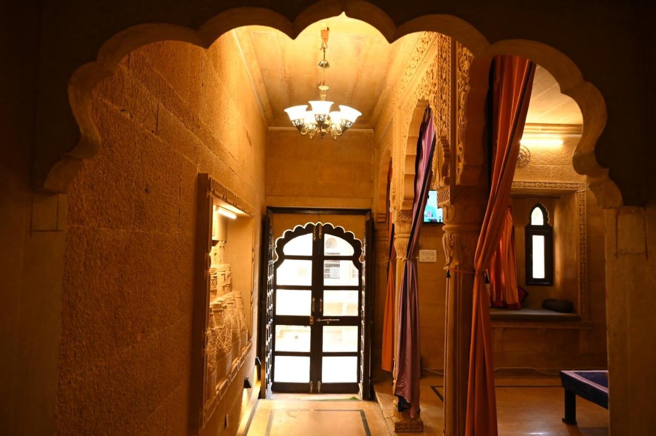 Arched entrance hall